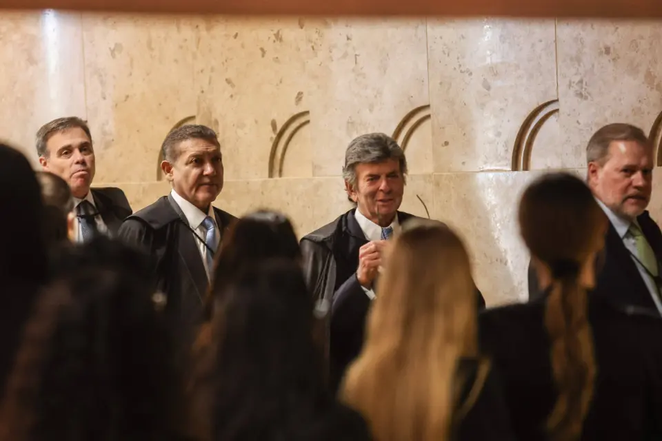 Ministros do STF desmoralizam até o data venia