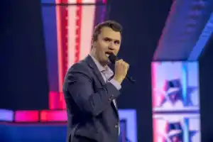 Família de Charlie Kirk culpa universidade em notificação judicial