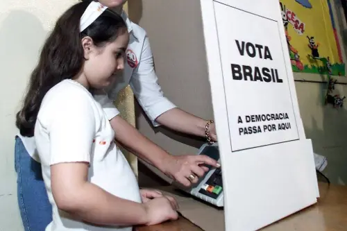 Datafolha: amigos, redes sociais, igreja e imprensa influenciam mais o voto ao final da eleição