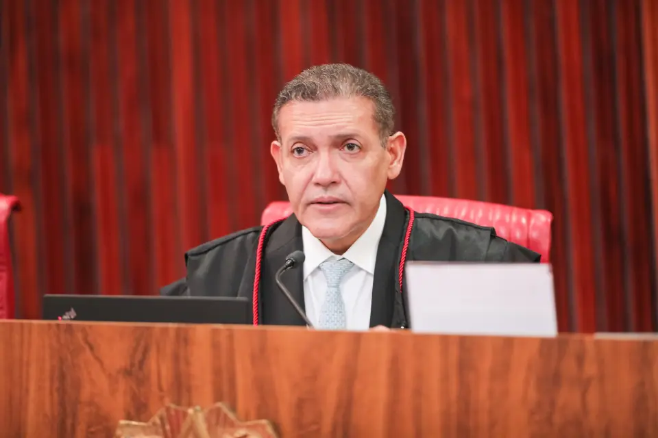Nunes Marques proíbe circulação de jornal sindical que compara propostas de Lula e Flávio Bolsonaro
