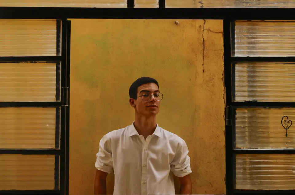 Jovem do interior de Goiás promove letramento político em escolas e emissão de 900 títulos