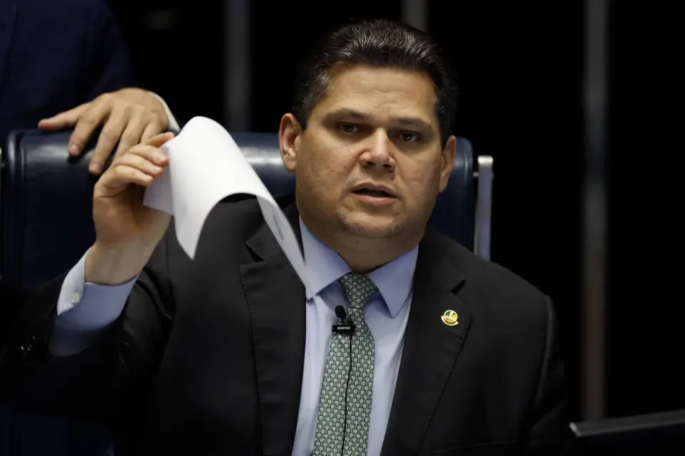 Senadores rejeitam anistia a Bolsonaro até que STF decida sobre redução de penas