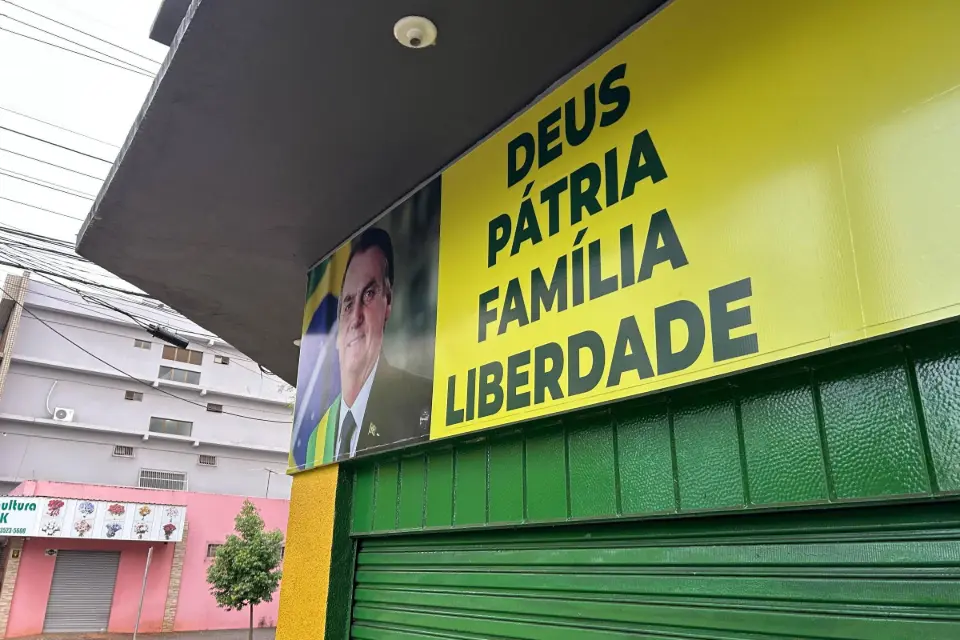 Rota de fuga de Flávio abriga foragido do 8/1 e foi usada por bolsonaristas que deixaram país