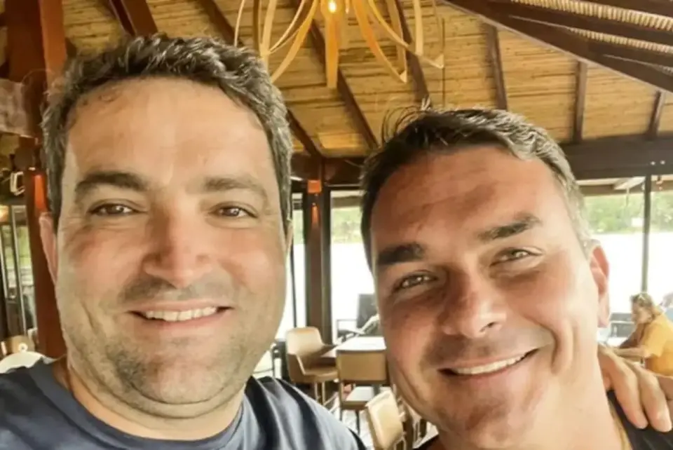 Sócio de Flávio Bolsonaro tem 5 mansões em ilhas além da disputada com Richarlison