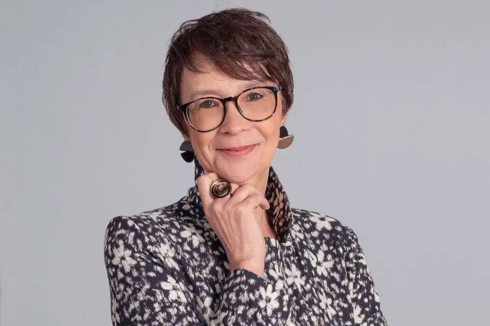 IA prejudica a capacidade de duvidar de informações, diz pesquisadora em novo livro