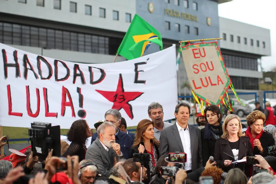 Preso, Lula recebeu Haddad semanalmente e orientou campanha em 2018 via cartas e recados