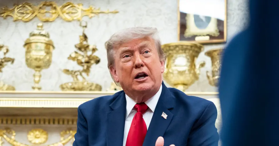 Trump pressiona o ICE a retomar paradas de veículos após agência recuar