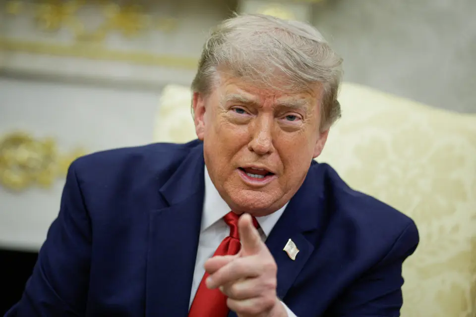 Trump critica veto a data centers em Nova York e afirma que China ganhará corrida da IA