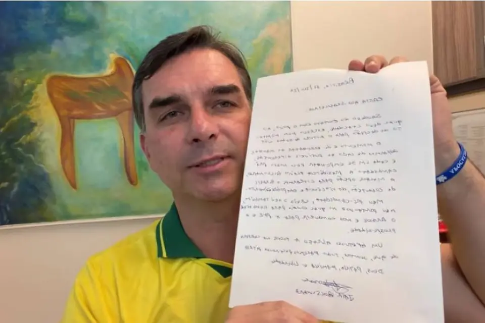 Defesa de Bolsonaro diz ao STF que ele não sabia de divulgação de carta por Flávio
