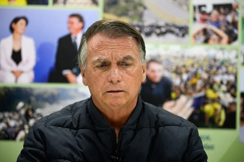 Defesa diz ao STF que Bolsonaro "jamais soube" que Flávio divulgaria carta