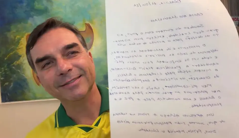 Bolsonaro contradiz Flávio e diz a Moraes que filho leu carta sem sua autorização