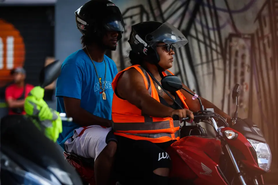 Gestão Ricardo Nunes nega autorização para Uber operar mototáxi em SP