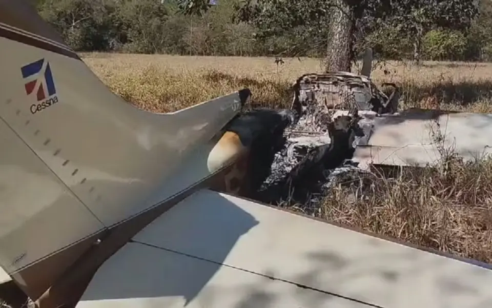 Avião com 300 kg de cocaína faz pouso forçado em Goiás