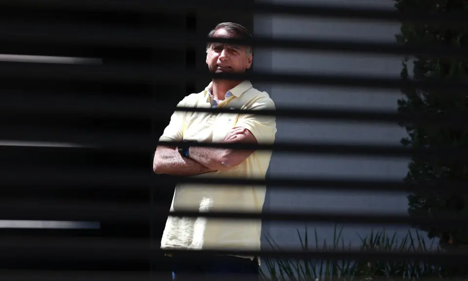 Moraes dá 5 dias para PGR avaliar se Bolsonaro violou medidas cautelares por carta a Flávio