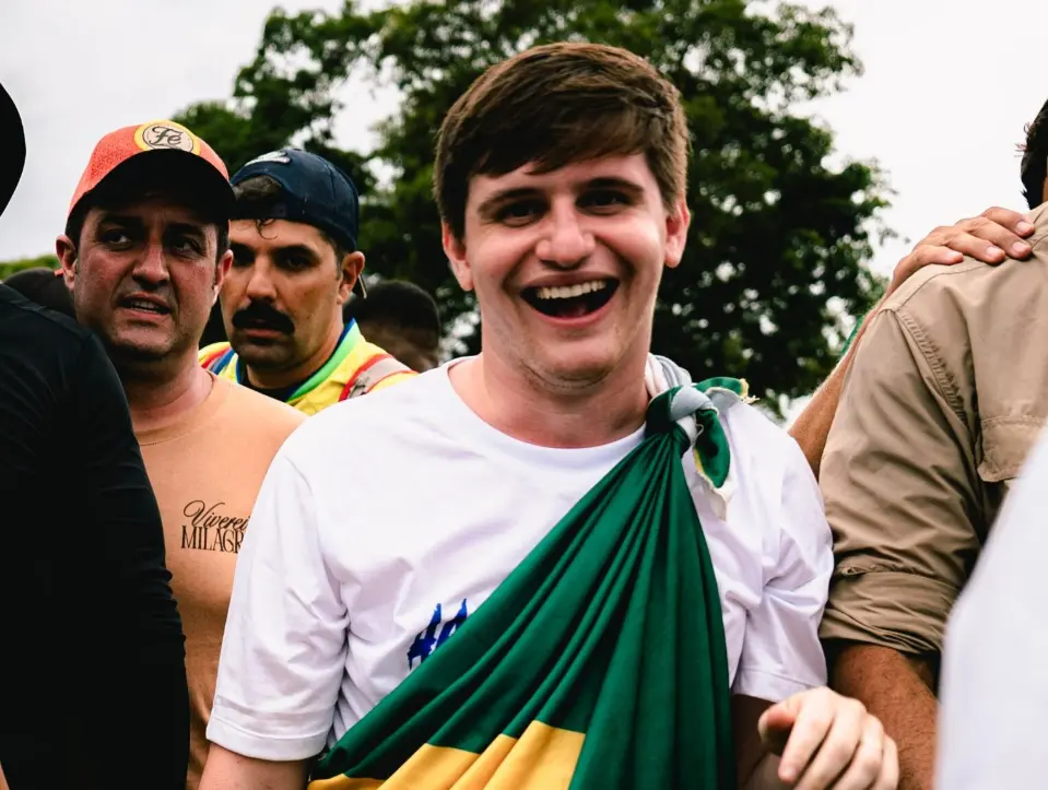Apoiadores "raiz" de Bolsonaro se candidatam por partidos do Centrão