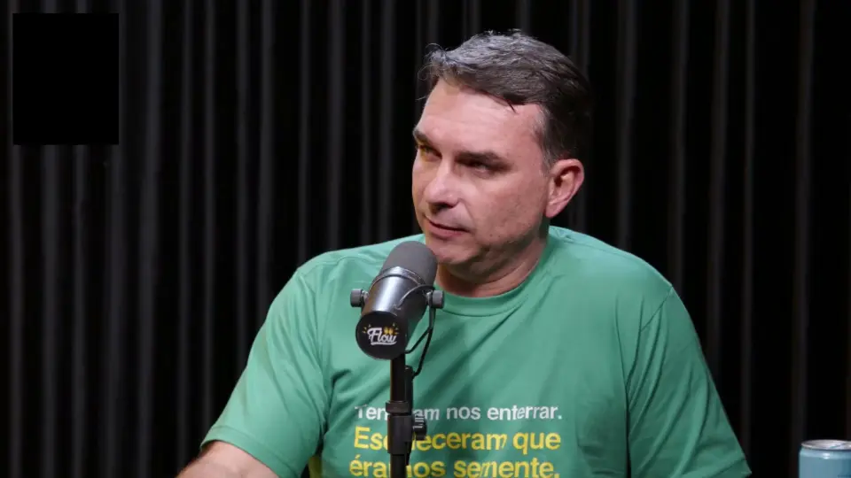 'Foi a minha tentativa de sensibilizar o cara', diz Flávio Bolsonaro sobre ida aos EUA