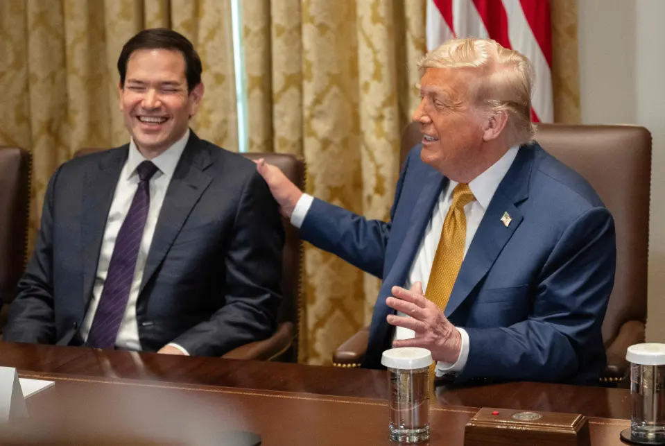 Menção ao ego de Lula em post sublinha sabujice de Rubio a Trump