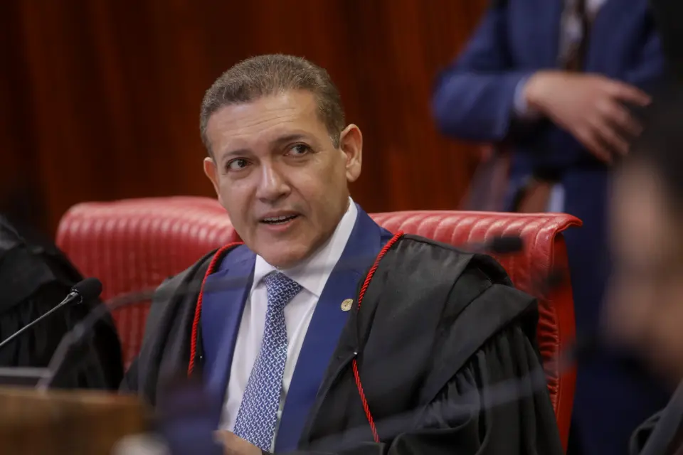 Nunes Marques diz que TSE aplicará normas contra robôs e cobra ação preventiva das big techs