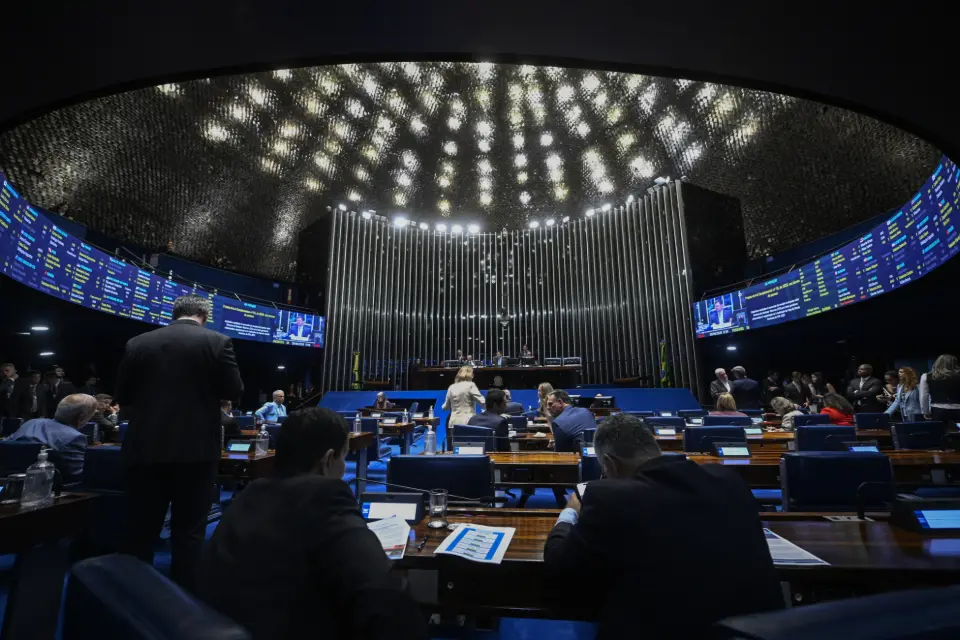 Ex-chefe de gabinete do Podemos sai, mas deixa filho como assessor no Senado