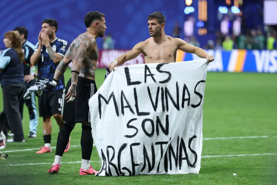 Governo Trump defende Argentina após faixa polêmica sobre as Malvinas na Copa