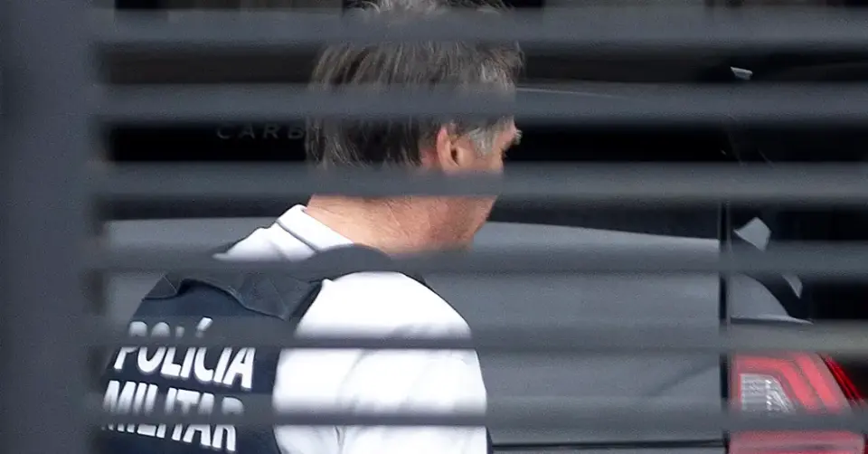 Moraes mantém Bolsonaro em domiciliar, mas veta visitas ‘político-eleitorais’