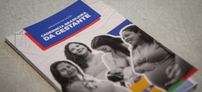 Nova caderneta da gestante é documento sobre saúde ou manifesto ideológico?