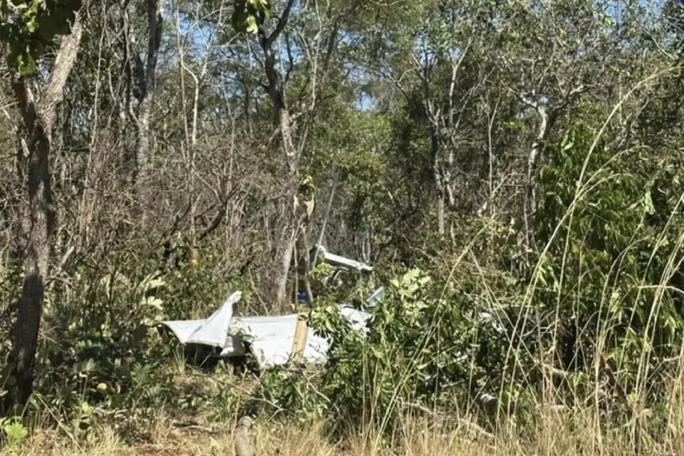 Avião cai em área rural e deixa 2 mortos em Palmas, no Tocantins