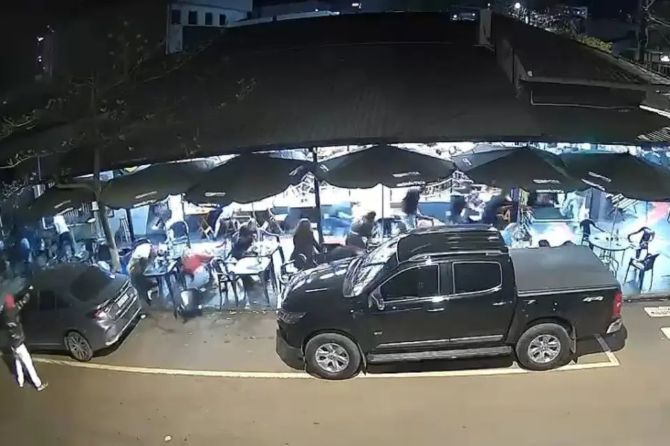 Ataque a tiros em bar de Campo Mourão (PR) deixa dois mortos e três feridos