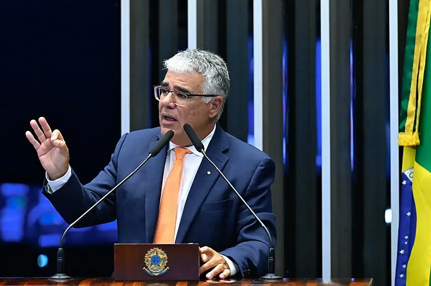 Girão acompanha Michelle e critica apoio da direita a Ciro Gomes no Ceará: 'Cobra que vai nos picar em 2030'