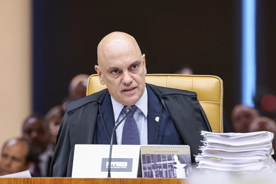 Moraes marca depoimento de Flávio Bolsonaro em ação sobre post contra Lula