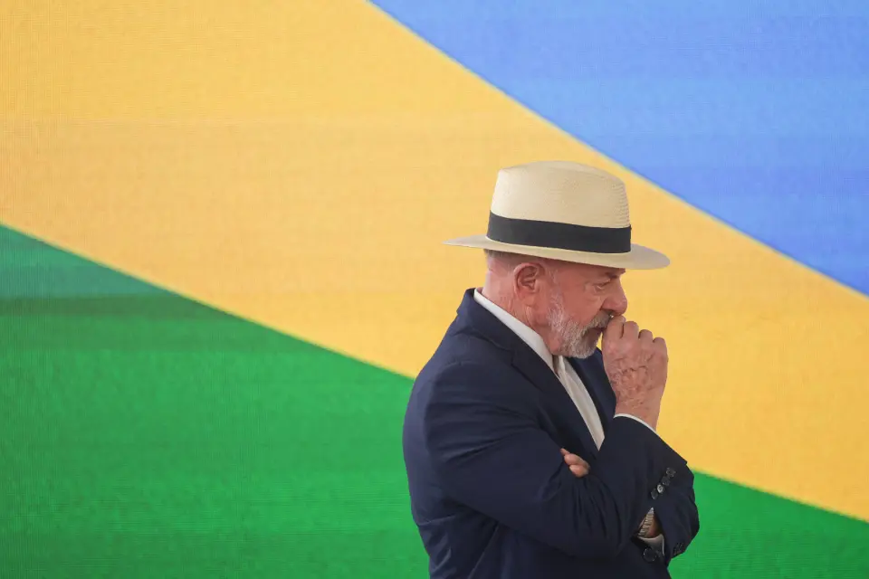 Lula chama Trump para guerra no teatro do ufanismo
