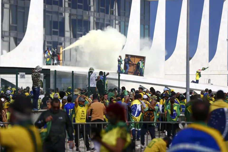 Como superar as fissuras antidemocráticas no Brasil?