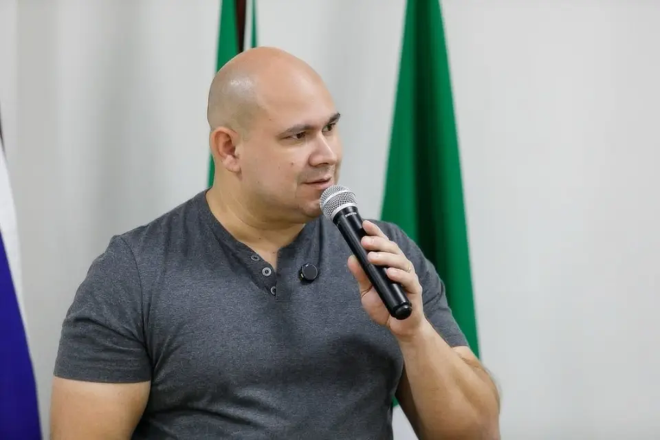 Prefeito bolsonarista barra campeonato de 'farmar aura' em parque de Cuiabá: 'Não tenho ideia do que é. Sou hetero'