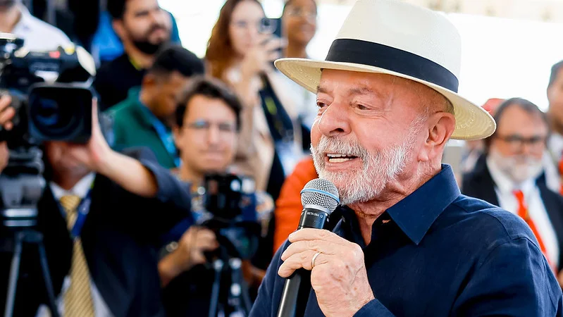 Lula critica tarifas dos EUA e busca soberania comercial