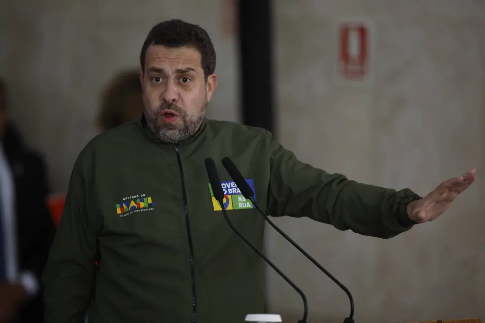 Boulos rebate colegas de ministério e diz que governo quer votar fim da 6x1 antes das eleições