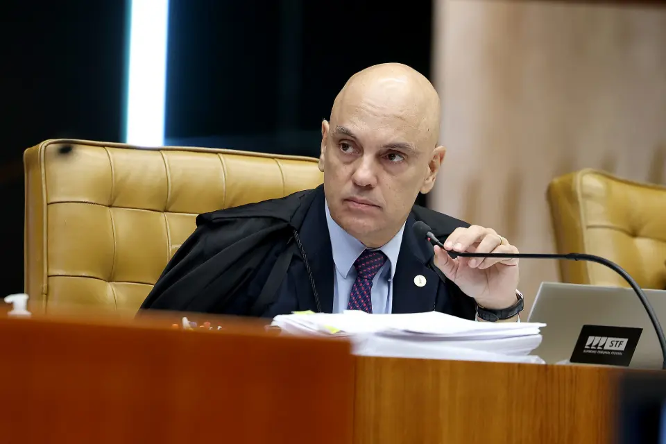 Moraes cobra PF sobre posts associando Bolsonaro ao canibalismo
