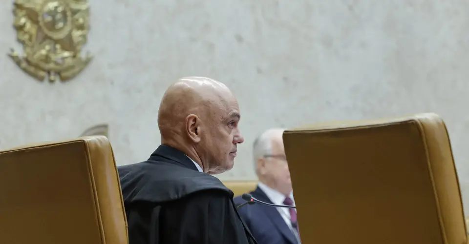 Devolva a toga, ministro