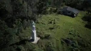 Estátua de Lúcifer de uma tonelada, interdição e disputa judicial: o que aconteceu com templo no RS dois anos depois